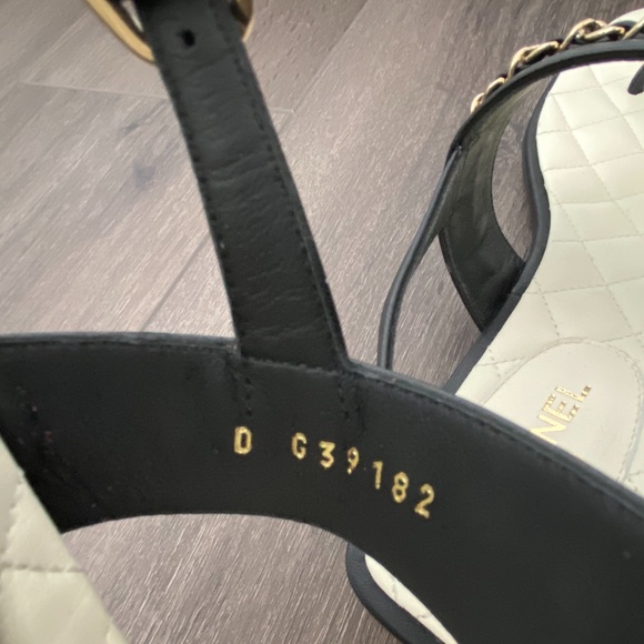 2023 CHANEL CC LOGO BLACK THONG LEATHER FLAT SHOES SANDALS 40 - Picture 6 of 16